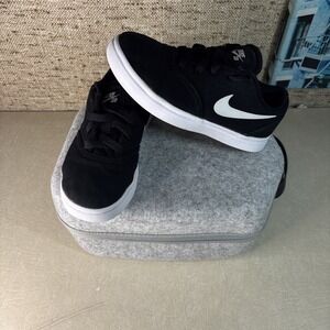 Nike SB Kids Skate Shoes Black/White Canvas Size 13C Low Top Sneakers Youth